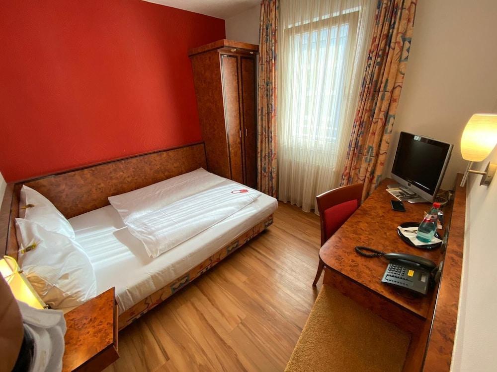 Hotel Miramar am Römer Frankfurt am Main Bagian luar foto