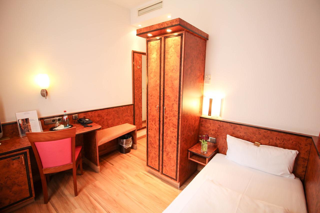 Hotel Miramar am Römer Frankfurt am Main Bagian luar foto