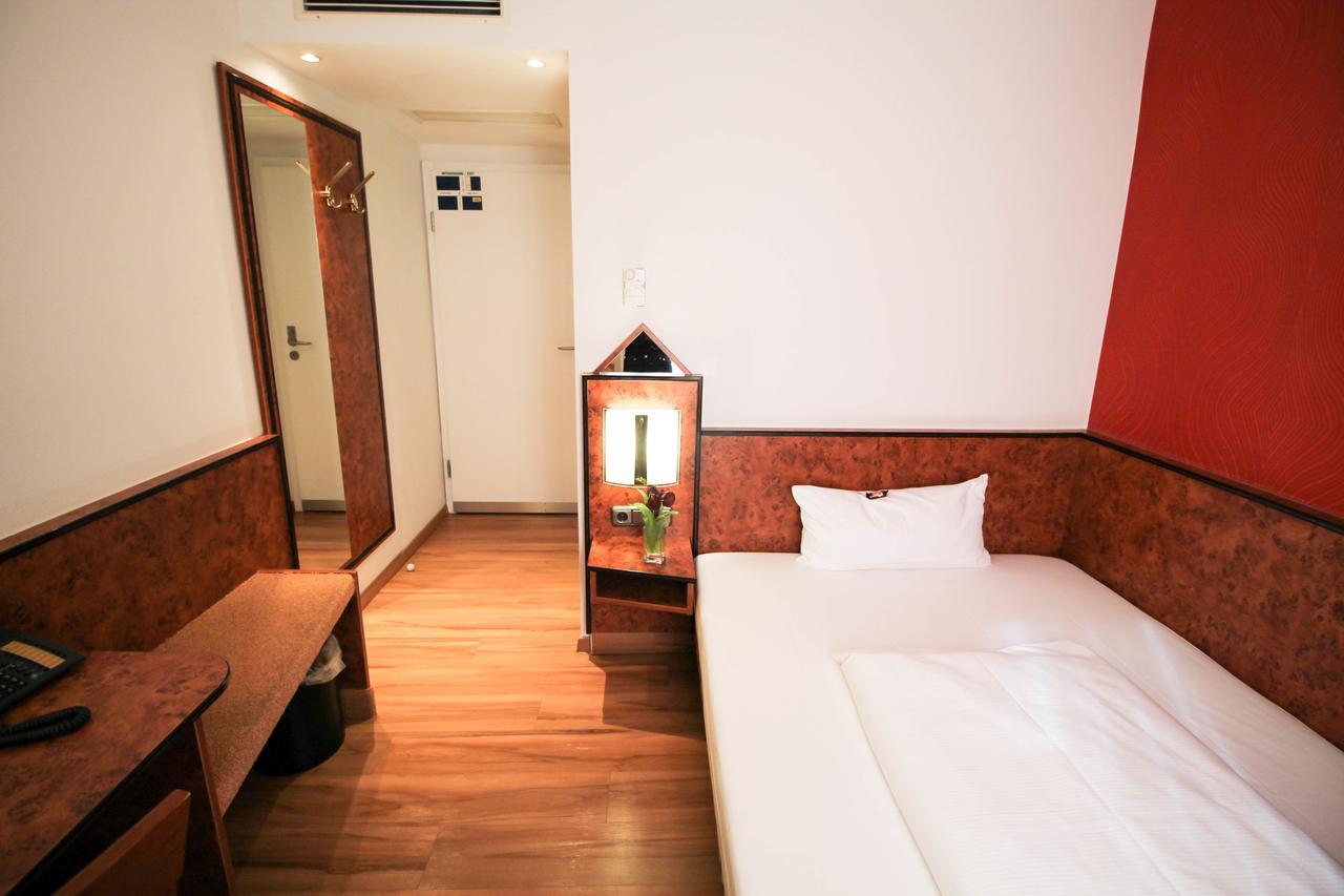Hotel Miramar am Römer Frankfurt am Main Bagian luar foto